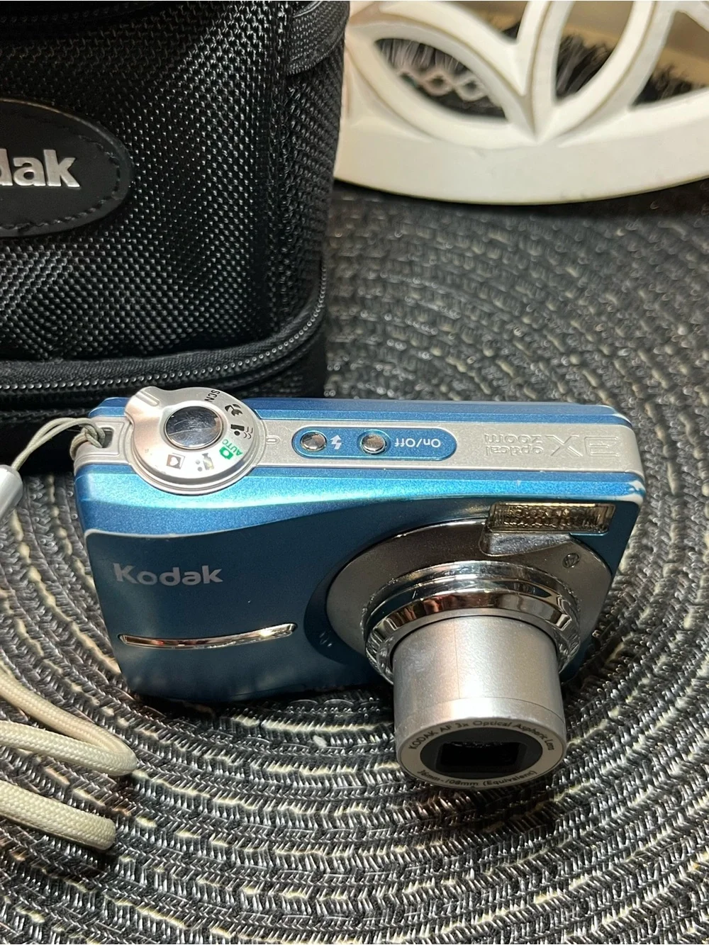 Kodak EasyShare C813 Digital Camera W/Black Carry Case In good working condition